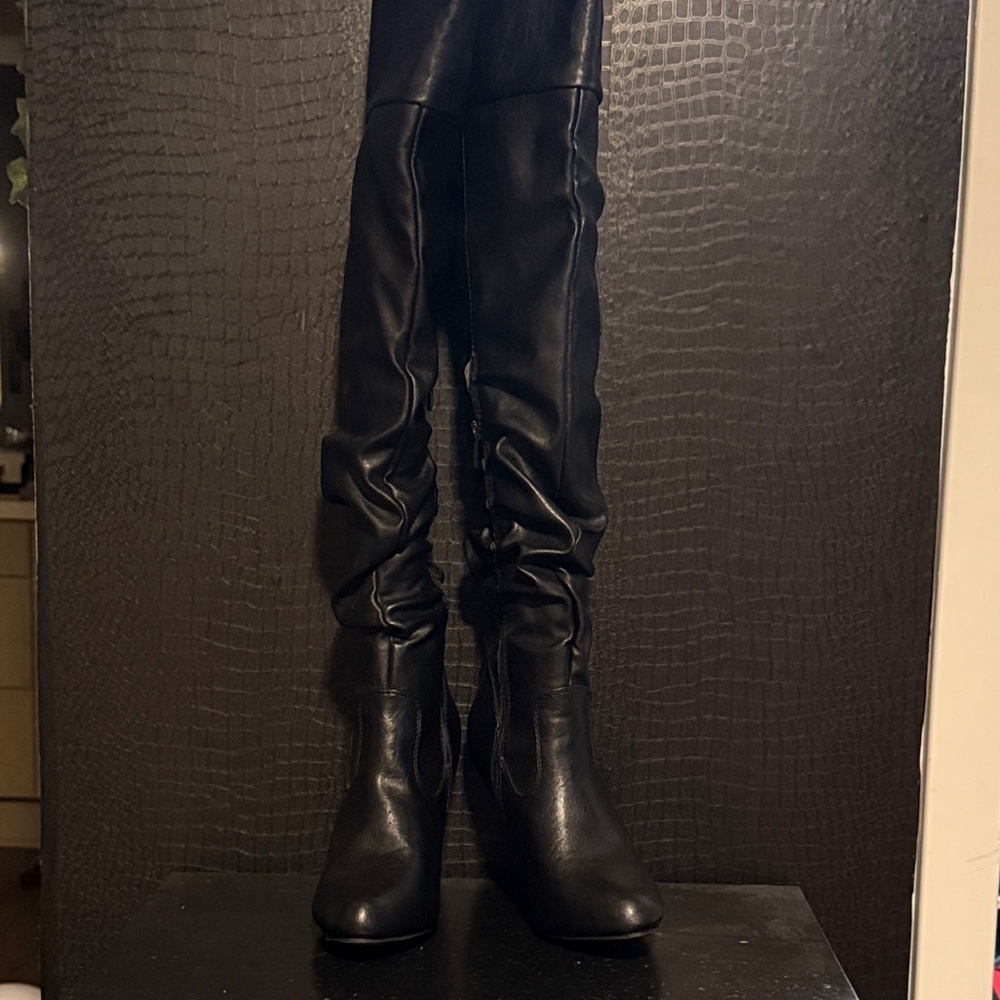 Elegant Black Over-the-Knee Boots